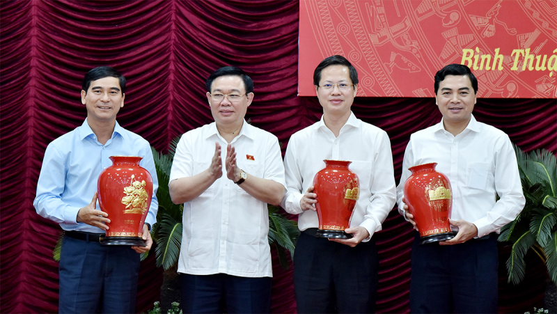 Chủ tịch Quốc hội Vương Đình Huệ làm việc với lãnh đạo chủ chốt tỉnh Bình Thuận -2