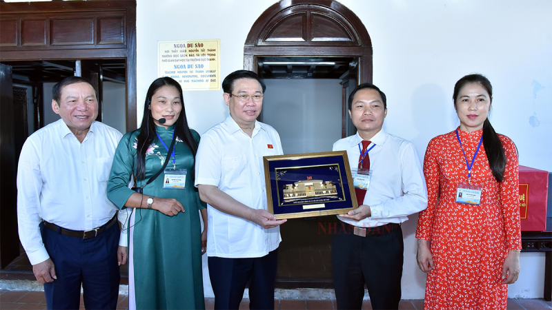 Chủ tịch Quốc hội Vương Đình Huệ làm việc với lãnh đạo chủ chốt tỉnh Bình Thuận -4
