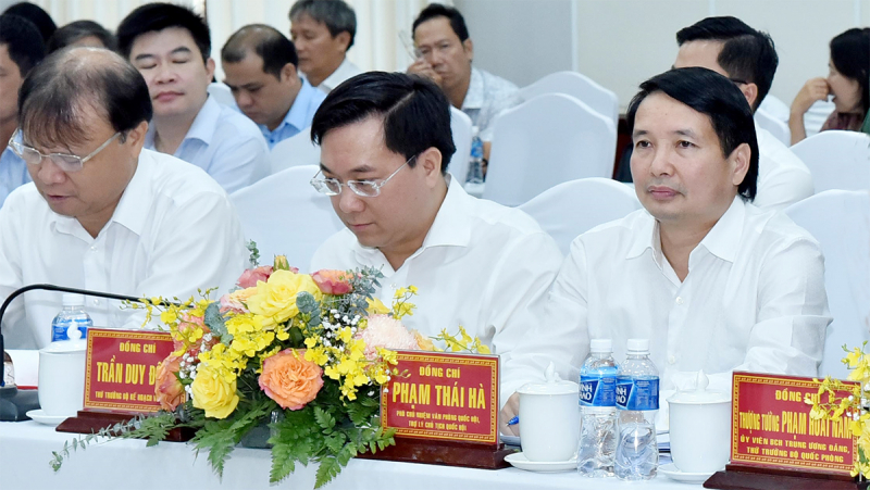 Chủ tịch Quốc hội Vương Đình Huệ: Cụ thể hoá các trụ cột phát triển để Bình Thuận bứt phá mạnh mẽ -3