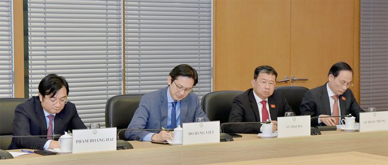 Chủ tịch Quốc hội Vương Đình Huệ hội đàm trực tuyến với Ủy viên trưởng Nhân đại toàn quốc Trung Quốc Triệu Lạc Tế -0