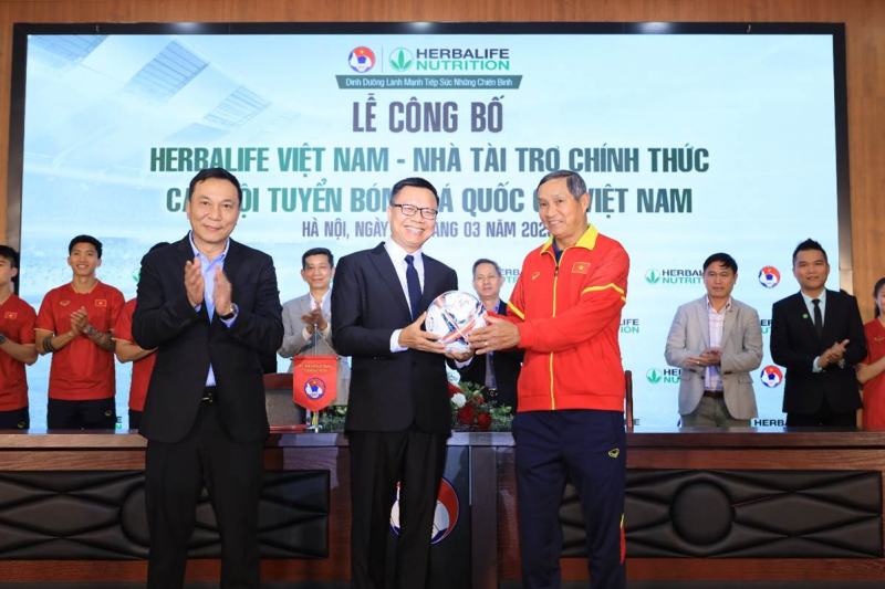 Tiếp sức những chiến binh vàng của đội tuyển bóng đá quốc gia Việt Nam -1