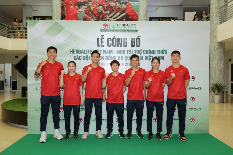 Tiếp sức những chiến binh vàng của đội tuyển bóng đá quốc gia Việt Nam -2