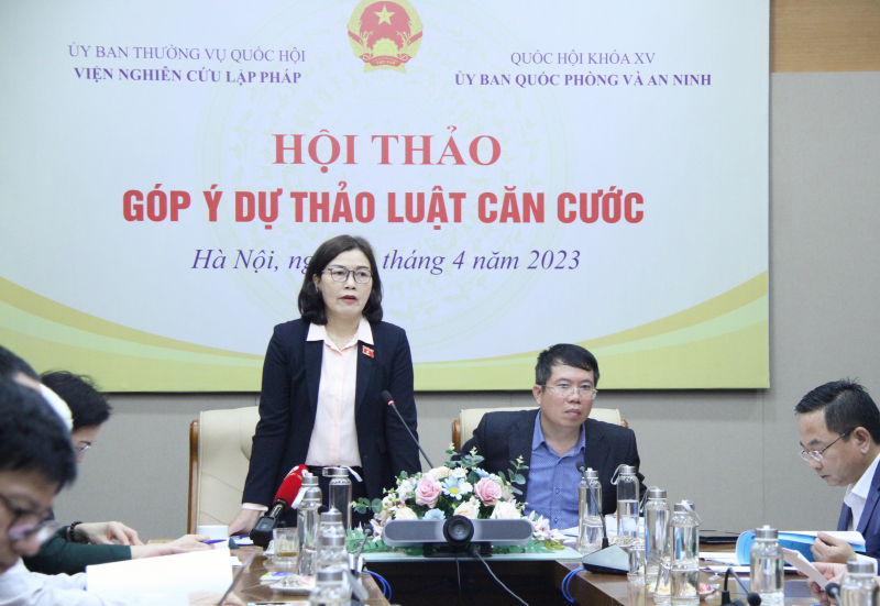 Ủy viên Thường trực Ủy ban Quốc phòng và An ninh, Thiếu tướng Nguyễn Thị Xuân phát biểu