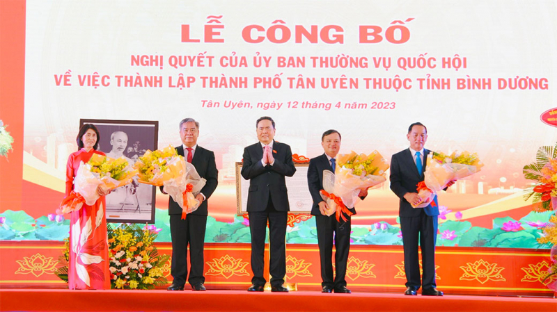 Phó Chủ tịch Thường trực Quốc hội Trần Thanh Mẫn dự Lễ công bố Nghị quyết thành lập thành phố Tân Uyên, Bình Dương -0