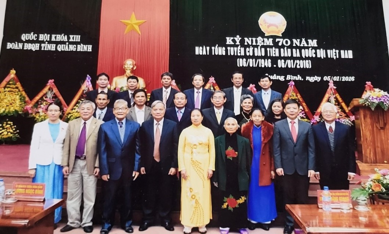 Ảnh 2 Đoàn đại biểu Quốc hội tỉnh Quảng Bình tổ chức gặp mặt kỷ niệm 70 năm ngày Tổng tuyển cử đầu tiên. Ảnh chụp lại tư liệu nhân vật