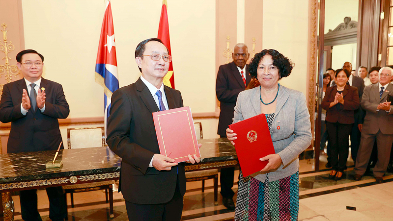 Chủ tịch Quốc hội Vương Đình Huệ hội đàm với Chủ tịch Quốc hội Chính quyền Nhân dân Cuba