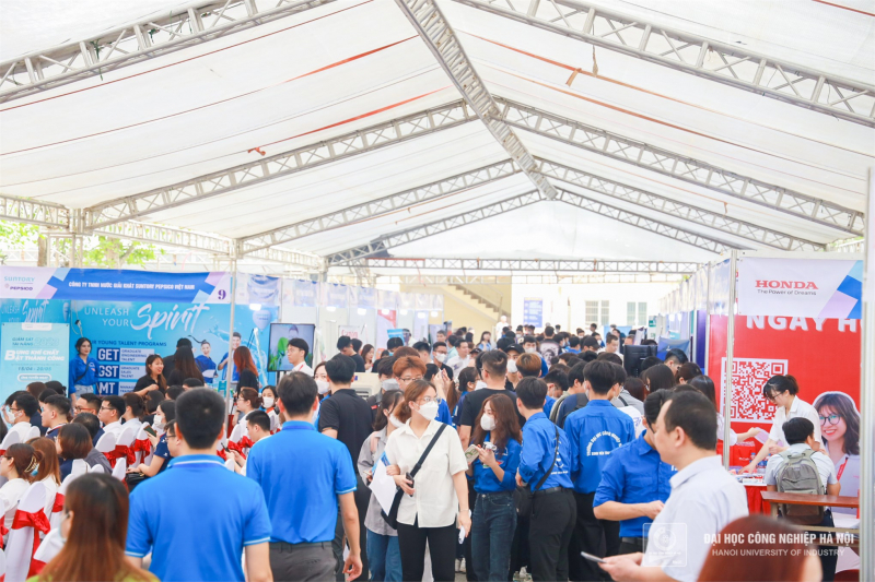 Gần 10.000 sinh viên tham gia Ngày hội việc làm trường ĐH Công nghiệp Hà Nội -0
