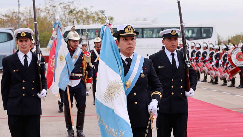 Một số hình ảnh lễ đón Chủ tịch Quốc hội Vương Đình Huệ đến thủ đô Buenos Aires, bắt đầu chuyến thăm chính thức Cộng hoà Argentina -0