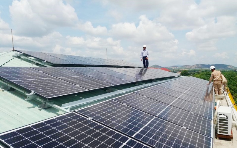 Doanh nghiệp “mong ngóng” cơ chế điện mặt trời mái nhà - Báo Đại biểu Nhân  dân