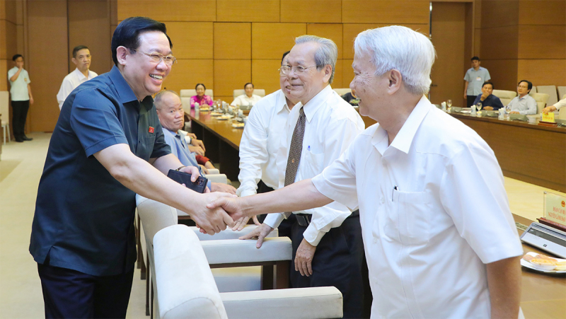 Chủ tịch Quốc hội Vương Đình Huệ gặp mặt nguyên lãnh đạo tỉnh Cà Mau -9