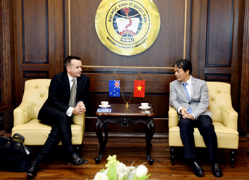Thứ trưởng Bộ Ngoại giao và Thương mại New Zealand chia sẻ bài giảng tại Trường Đại học Kinh tế Quốc dân -0