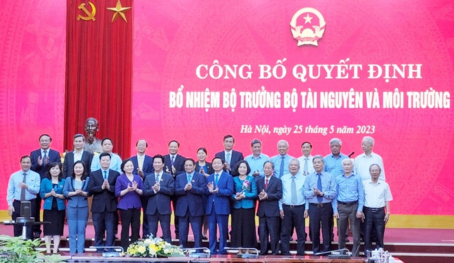 Thủ tướng Phạm Minh Chính trao quyết định bổ nhiệm tân Bộ trưởng Bộ Tài nguyên và Môi trường -3