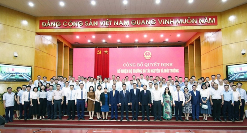 Thủ tướng Phạm Minh Chính trao quyết định bổ nhiệm tân Bộ trưởng Bộ Tài nguyên và Môi trường -7