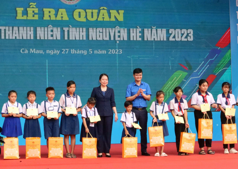 Phó Chủ tịch nước Võ Thị Ánh Xuân dự Lễ ra quân Thanh niên tình nguyện Hè ở Cà Mau