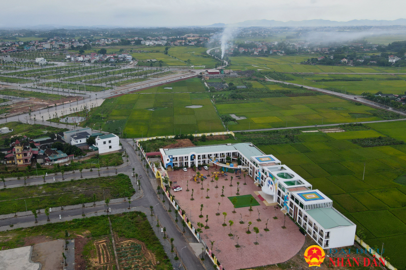 Bắc Giang: Cử tri bức xúc vì bãi rác “khủng” bốc mùi hôi thối, án ngữ giữa khu đông dân cư