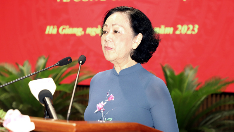 Thường trực Ban Bí thư Trương Thị Mai trao Quyết định của Bộ Chính trị về công tác cán bộ -0
