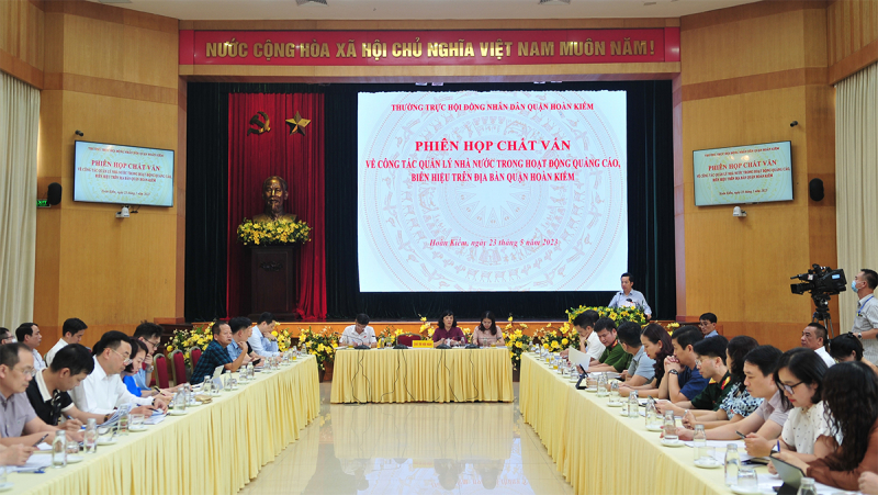 Hà Nội: HĐND quận Hoàn Kiếm tổ chức chất vấn về quản lý hoạt động quảng cáo và biển hiệu -0