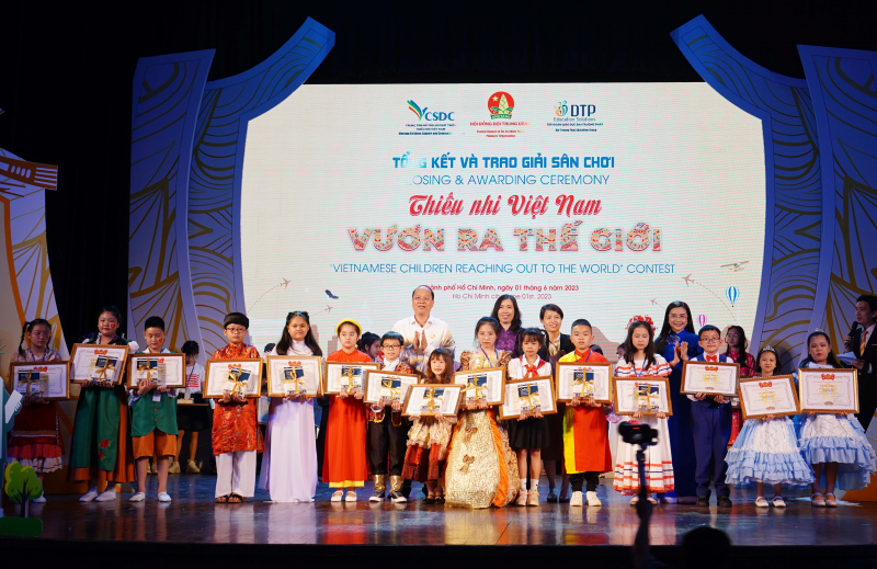 Tổng kết và trao giải thưởng Sân chơi “Thiếu nhi Việt Nam - Vươn ra thế giới” -0