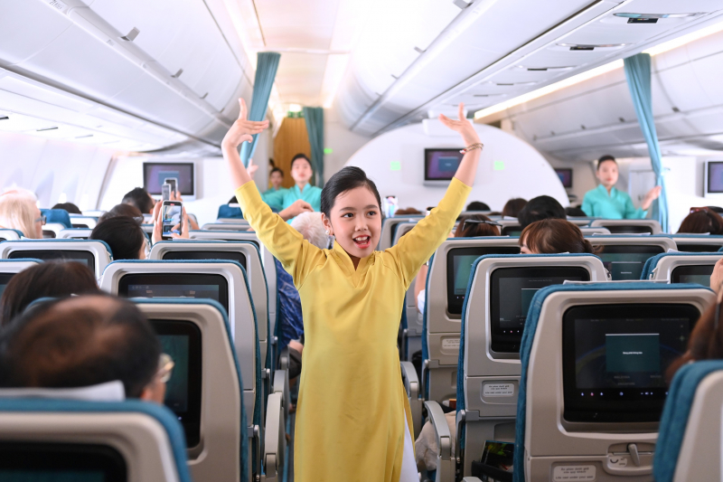 Chuyến bay đặc biệt của Vietnam Airlines với phi hành đoàn “nhí”