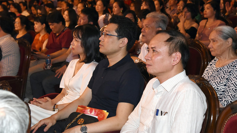 Chủ tịch Quốc hội Vương Đình Huệ dự Chương trình nghệ thuật “Vinh quang Tổ quốc Việt Nam” -0