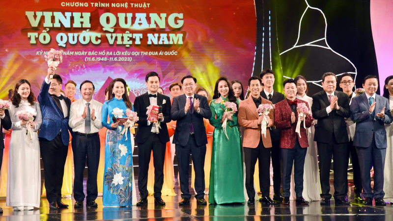 Một số hình ảnh Chương trình nghệ thuật “Vinh quang Tổ quốc Việt Nam” -0