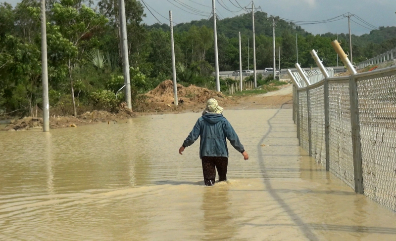 Lấp suối làm đường dẫn cao tốc Phan Thiết - Dầu Giây, nhiều hộ dân bị ngập lụt nặng