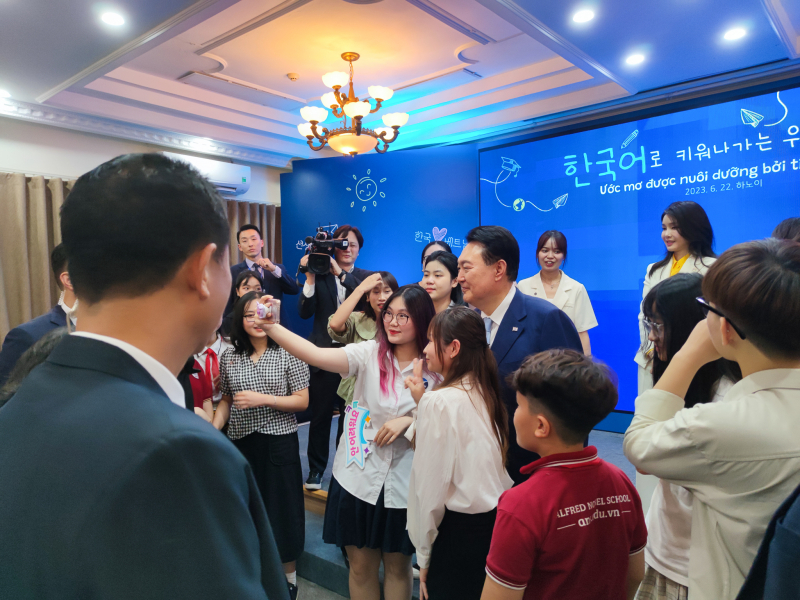 Tổng thống Hàn Quốc Yoon Suk Yeol  thăm Đại học Quốc gia Hà Nội và giao lưu với sinh viên -0
