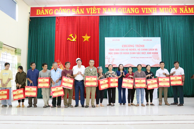 Đoàn ĐBQH tỉnh Hòa Bình TXCT sau Kỳ họp thứ Năm tại huyện Kim Bôi -0