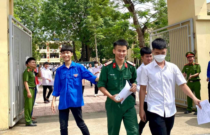 Thủ khoa khối C toàn tỉnh Nghệ An vượt qua nghịch cảnh quyết tâm đỗ vào trường đào tạo sĩ quan -0