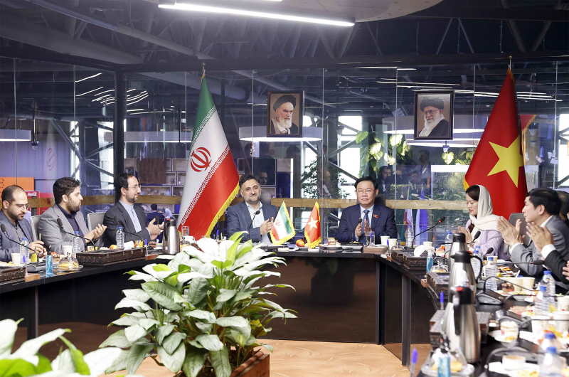Một số hình ảnh Chủ tịch Quốc hội Vương Đình Huệ đến Thủ đô Tehran, bắt đầu chuyến thăm chính thức Cộng hoà Hồi giáo Iran