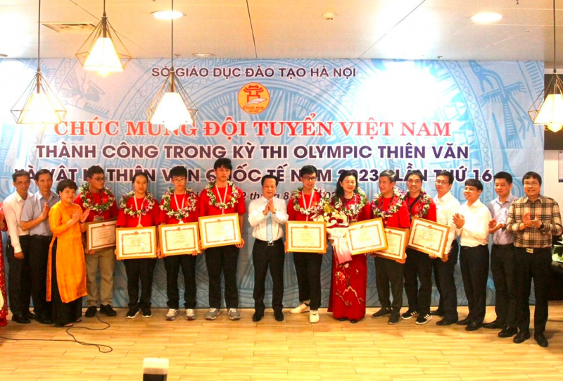 Học sinh Hà Nội xuất sắc giành 4 huy chương tại cuộc thi IOAA 2023 -0