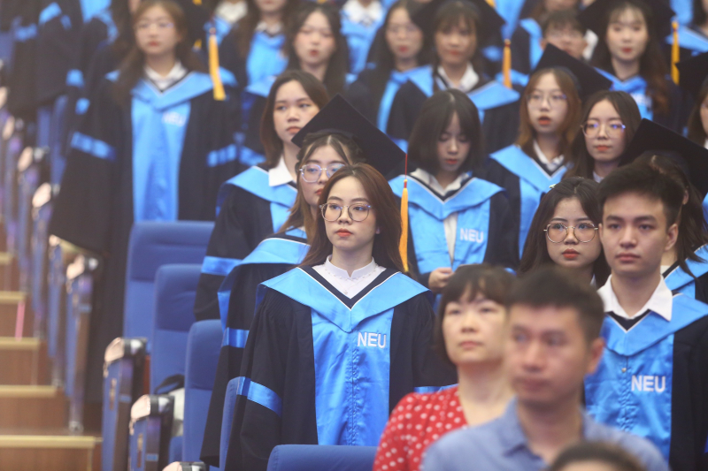 26,4% sinh viên Kinh tế Quốc dân tốt nghiệp loại Xuất sắc, 42,06% tốt nghiệp loại Giỏi -1