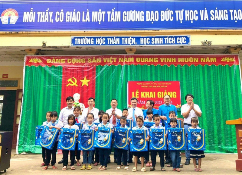Đón năm học mới, Bảo Việt Nhân thọ trao 6.000 chiếc balo cho trẻ em có hoàn cảnh khó khăn với thông điệp “ có an là có điểm tựa” -0