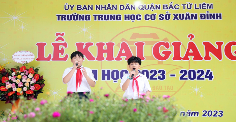 Hà Nội: Trường THCS Xuân Đỉnh hân hoan đón chào năm học mới  -5