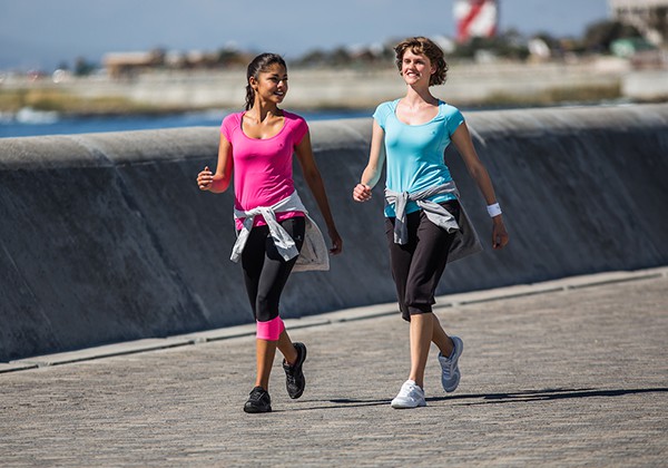 Cứ nửa giờ đi bộ nhẹ nhàng 5 phút có thể giảm nguy cơ bệnh tim, tiểu đường và ung thư  -0