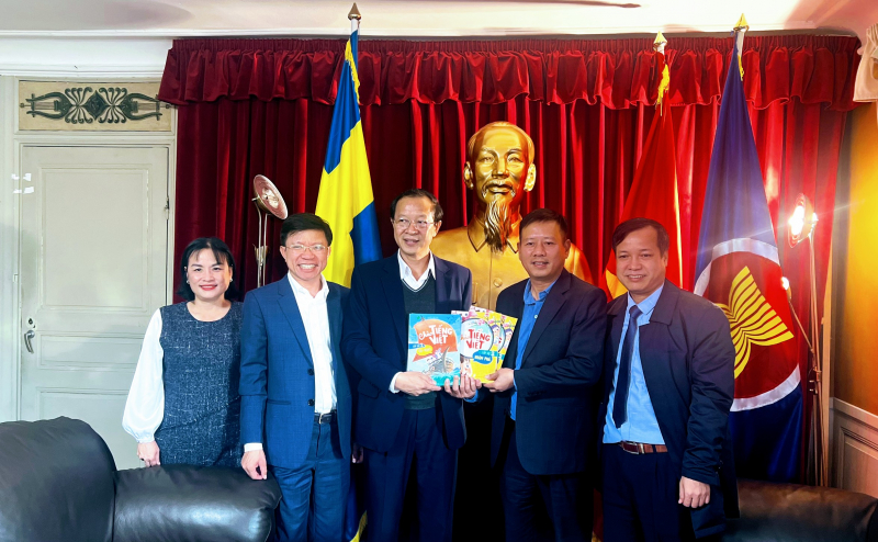 Trường ĐH Khoa học Xã hội và Nhân văn hỗ trợ kiều bào ở Thụy Điển phát triển năng lực tiếng Việt và gìn giữ văn hóa Việt Nam -0