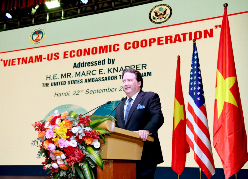 Đại sứ Hoa Kỳ tại Việt Nam trò chuyện với giảng viên, sinh viên Trường ĐH Kinh tế Quốc dân -0