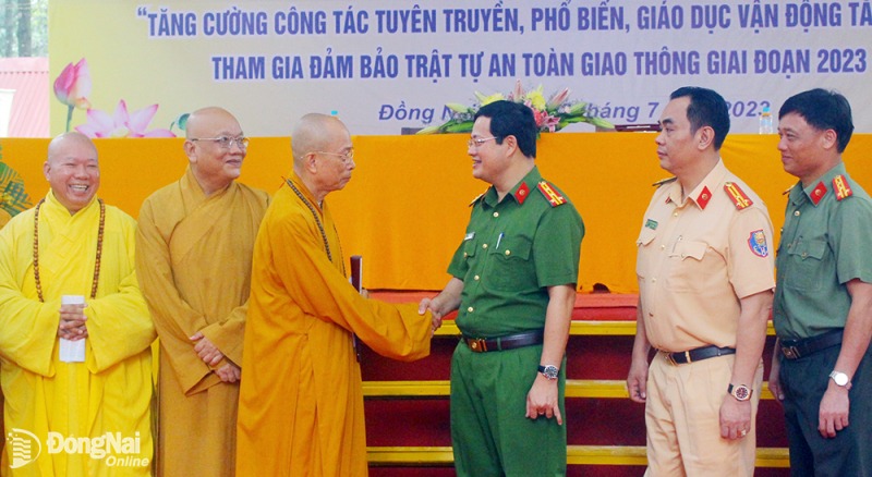 Các chức sắc, tổ chức tôn giáo đã thực sự trở thành “cánh tay nối dài”, cùng lực lượng công an giữ gìn an ninh trật tự. Ảnh: Baodongnai.com
