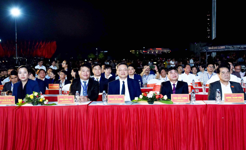 Chủ tịch Quốc hội Vương Đình Huệ dự khai mạc Lễ hội Cà phê tỉnh Sơn La năm 2023