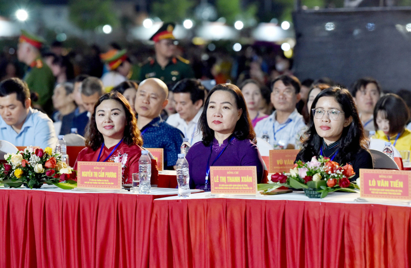 Chủ tịch Quốc hội Vương Đình Huệ dự khai mạc Lễ hội Cà phê tỉnh Sơn La năm 2023