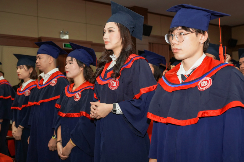 Trường Đại học Ngoại thương trao bằng cho 420 tân thạc sĩ, 22 tân tiến sĩ -1