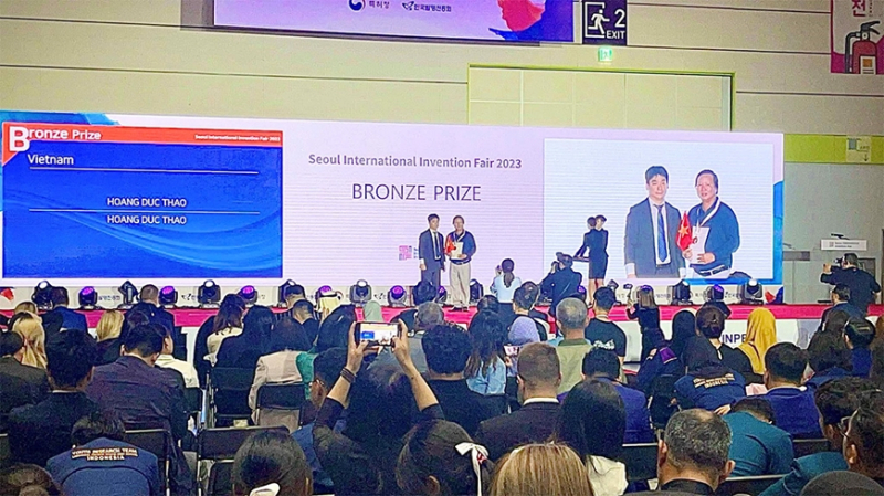 Doanh nghiệp Việt giành loạt giải thưởng lớn tại Hội thi Khoa học quốc tế -0