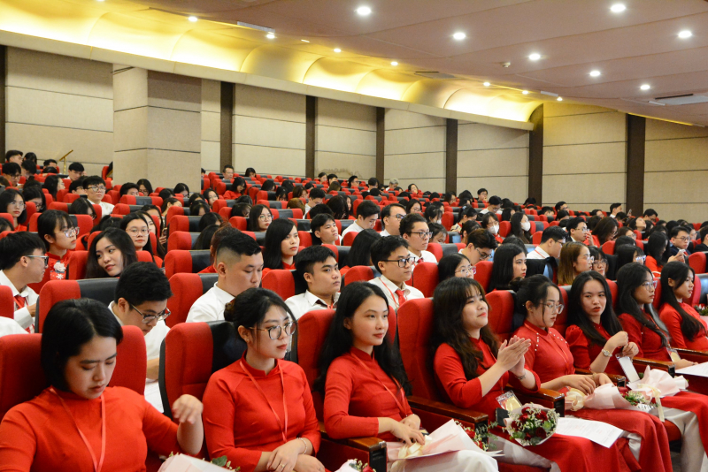 Trường Đại học Luật Hà Nội kết nạp Đảng cho 77 sinh viên ưu tú -2