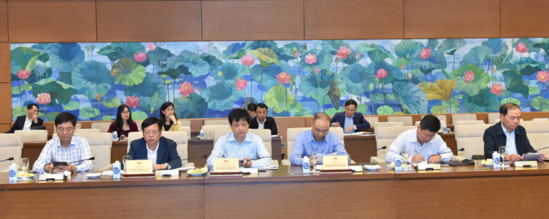 Chủ tịch Quốc hội Vương Đình Huệ chủ trì cuộc họp về dự thảo Nghị quyết áp dụng thí điểm chính sách hỗ trợ đầu tư trong lĩnh vực công nghệ cao
