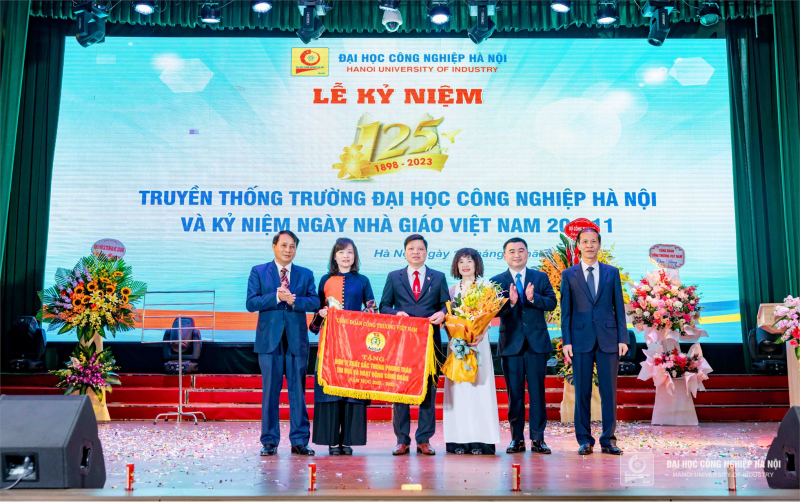 Lễ kỷ niệm 125 năm truyền thống Trường Đại học Công nghiệp Hà Nộ và kỷ niệm ngày Nhà giáo Việt Nam 20/11
 -0
