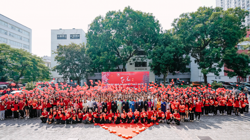 1.000 giảng viên, sinh viên Trường ĐH Ngoại thương cùng hoà ca nhân Ngày Nhà giáo Việt Nam
 -5