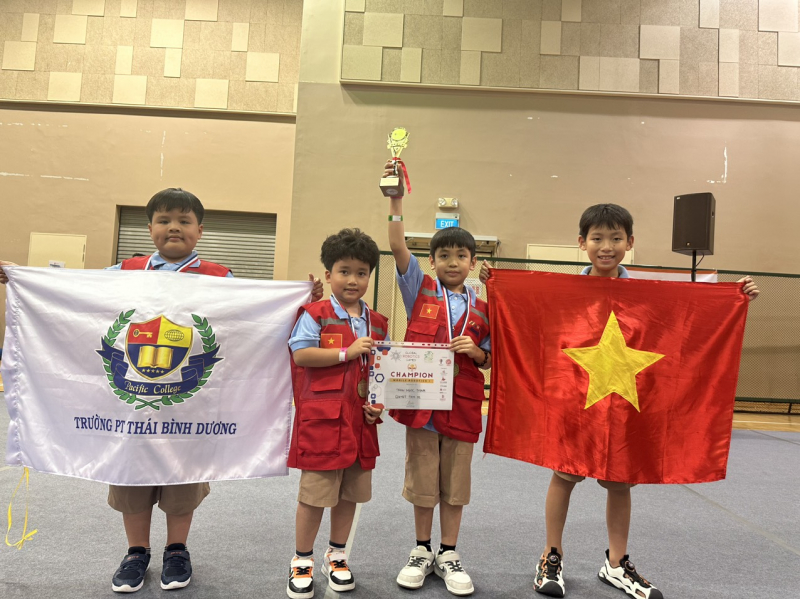 Khen tặng học sinh vô địch cuộc thi Global Robotics Games 2023