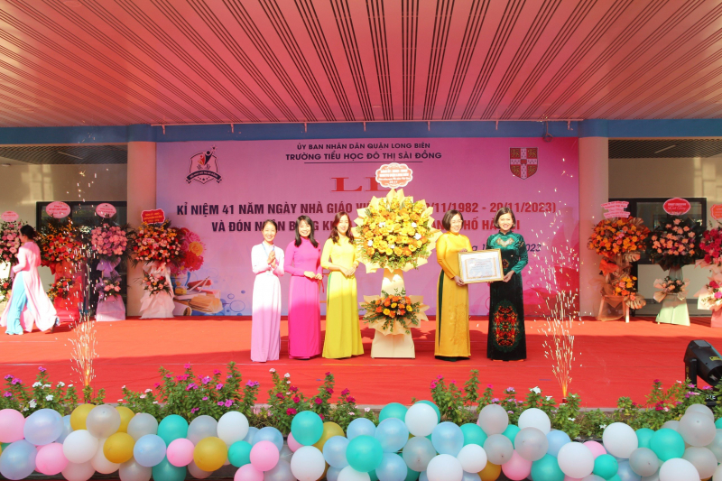 Trường Tiểu học Đô thị Sài Đồng nhận bằng khen của thành phố Hà Nội -0