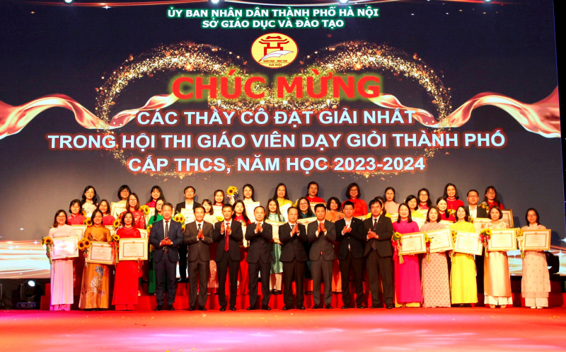 Hà Nội trao thưởng 179 giáo viên dạy giỏi cấp thành phố
 -0