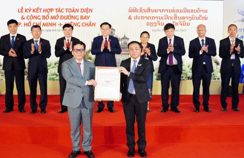 Chủ tịch Quốc hội Vương Đình Huệ dự Lễ ký kết hợp tác toàn diện giữa Vietjet và Lao Airlines -0